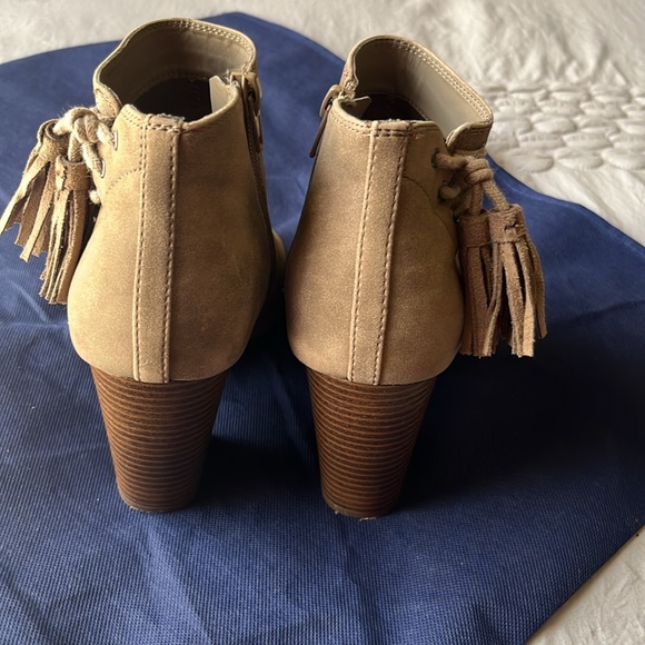 Gently used Indigo Rd - Picture 4 of 5